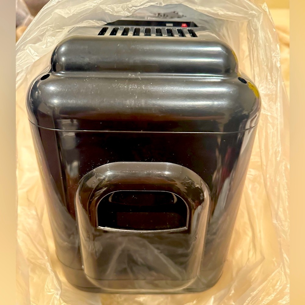 Boxycharm Mini Thermoelectric Cooler & Warmer Make Up Fridge, Black, Capacity 4L - Picture 11 of 16